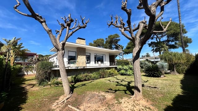 Chalet de 5 habitaciones en El Grau de Castelló, Castelló de la Plana en venta con garaje - 950.000 € (Ref: 9752145)