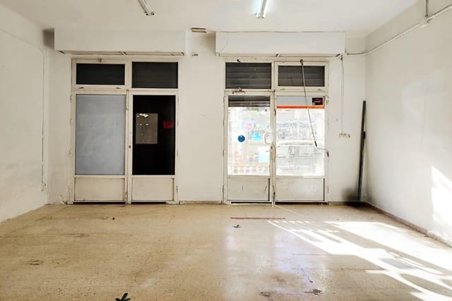 Commercial for rent in Russafa, Valencia city - € 1,250 (Ref: 9778274)