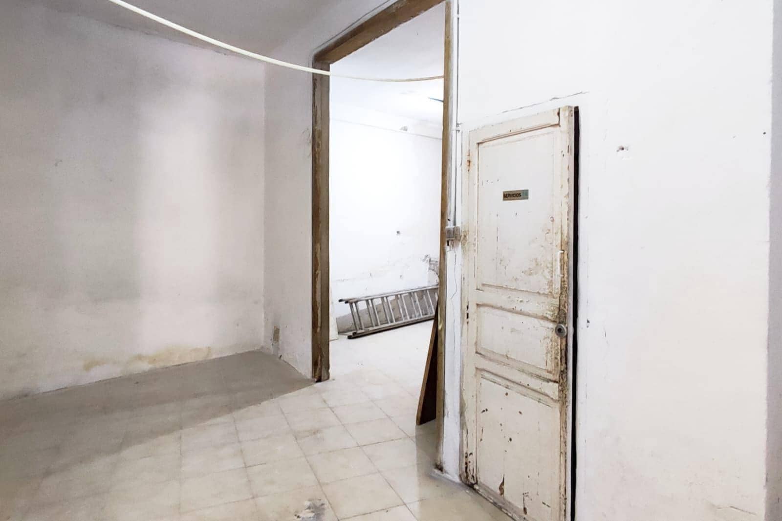 Commercial for rent in Valencia city - € 1,250 (Ref: 9778274)