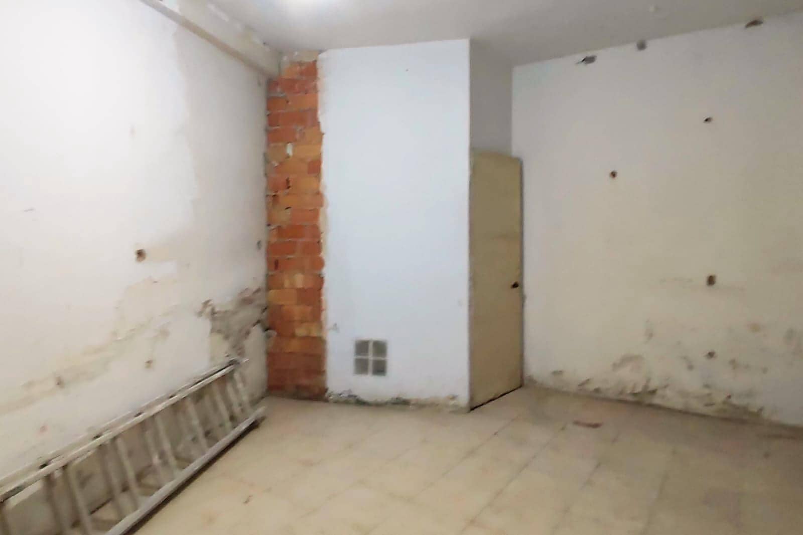 Commercial for rent in Valencia city - € 1,250 (Ref: 9778274)
