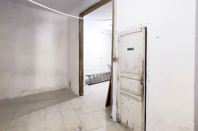 Commercial for rent in Russafa, Valencia city - € 1,250 (Ref: 9778274)