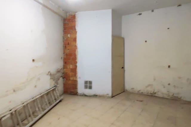Commercial for rent in Russafa, Valencia city - € 1,250 (Ref: 9778274)