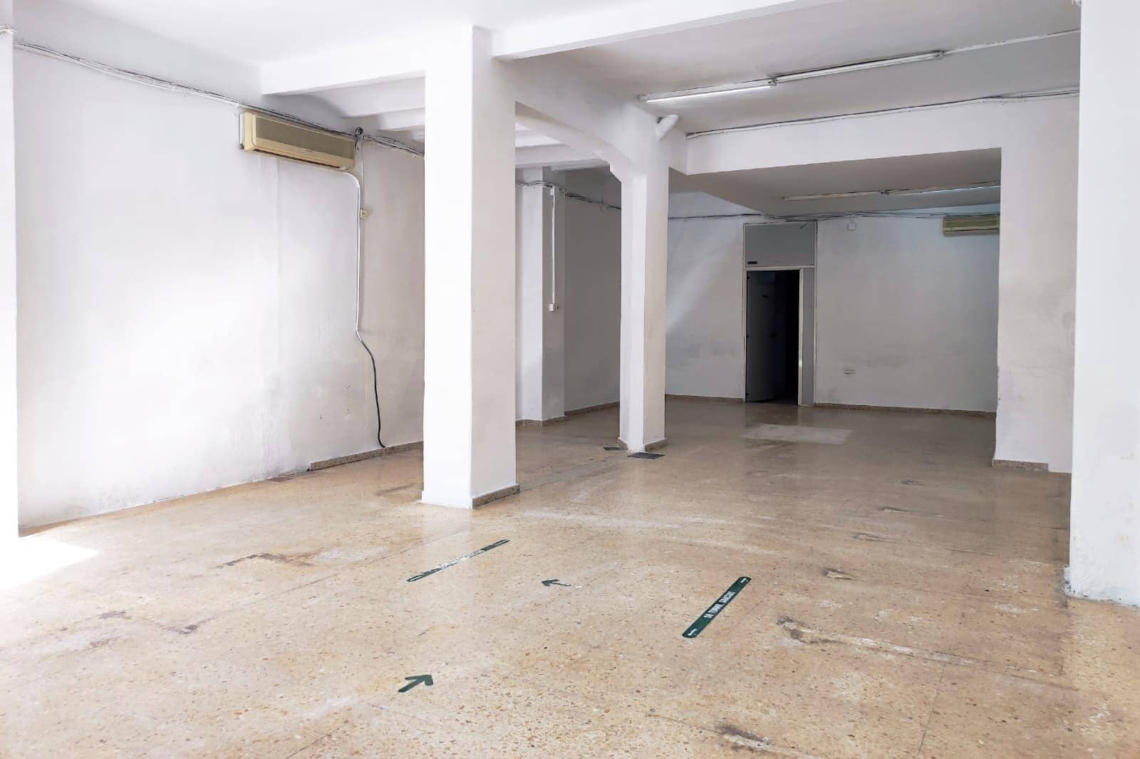 Commercial for rent in Valencia city - € 1,250 (Ref: 9778274)