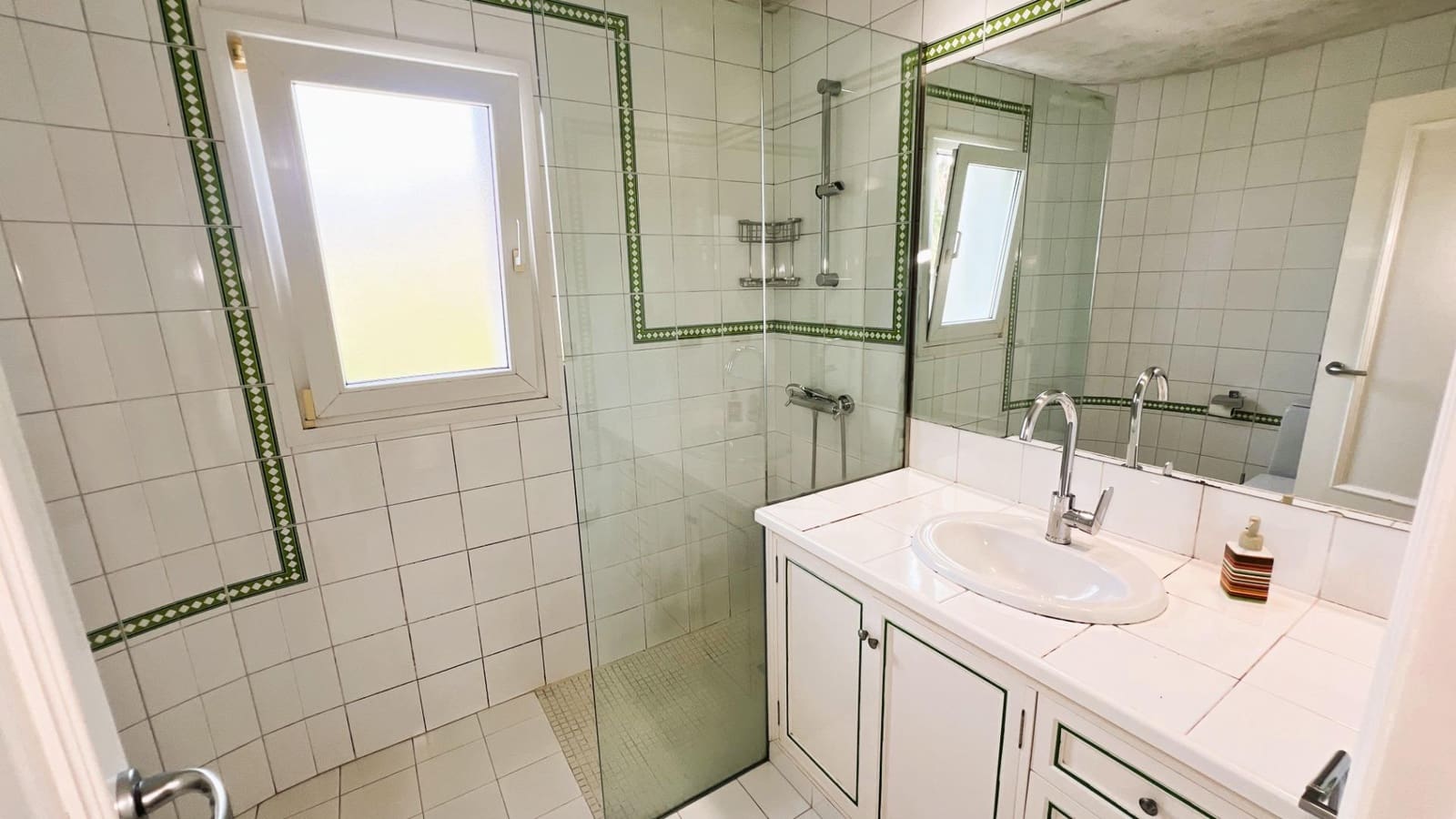 3 soverom Villa til salgs i Castello de la Plana med garasje - € 1 500 000 (Ref: 9780690)