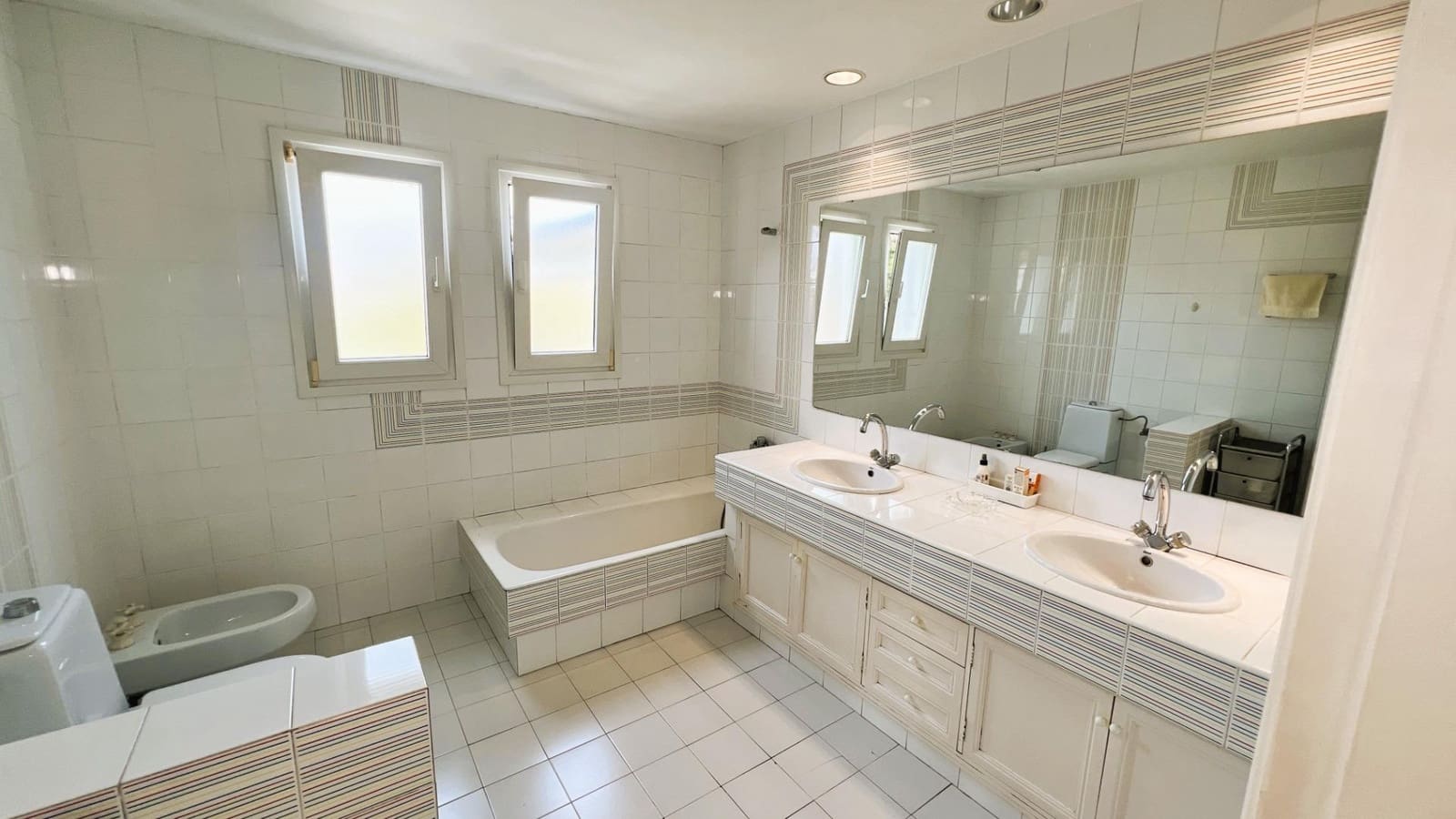 3 soverom Villa til salgs i Castello de la Plana med garasje - € 1 500 000 (Ref: 9780690)