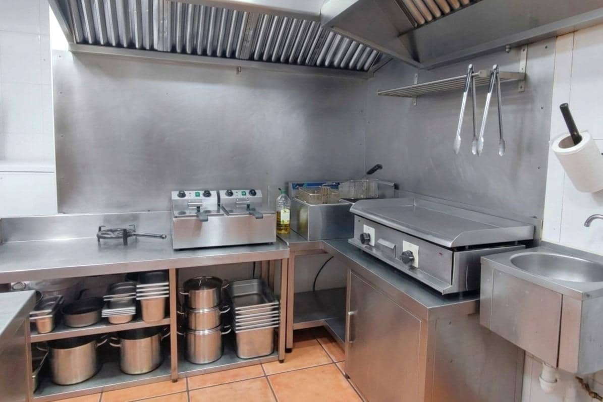 Erhverv til leje i Valencia by - € 1.400 (Ref: 9797235)