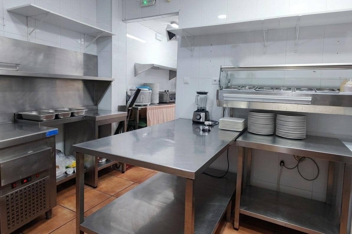 Erhverv til leje i Valencia by - € 1.400 (Ref: 9797235)