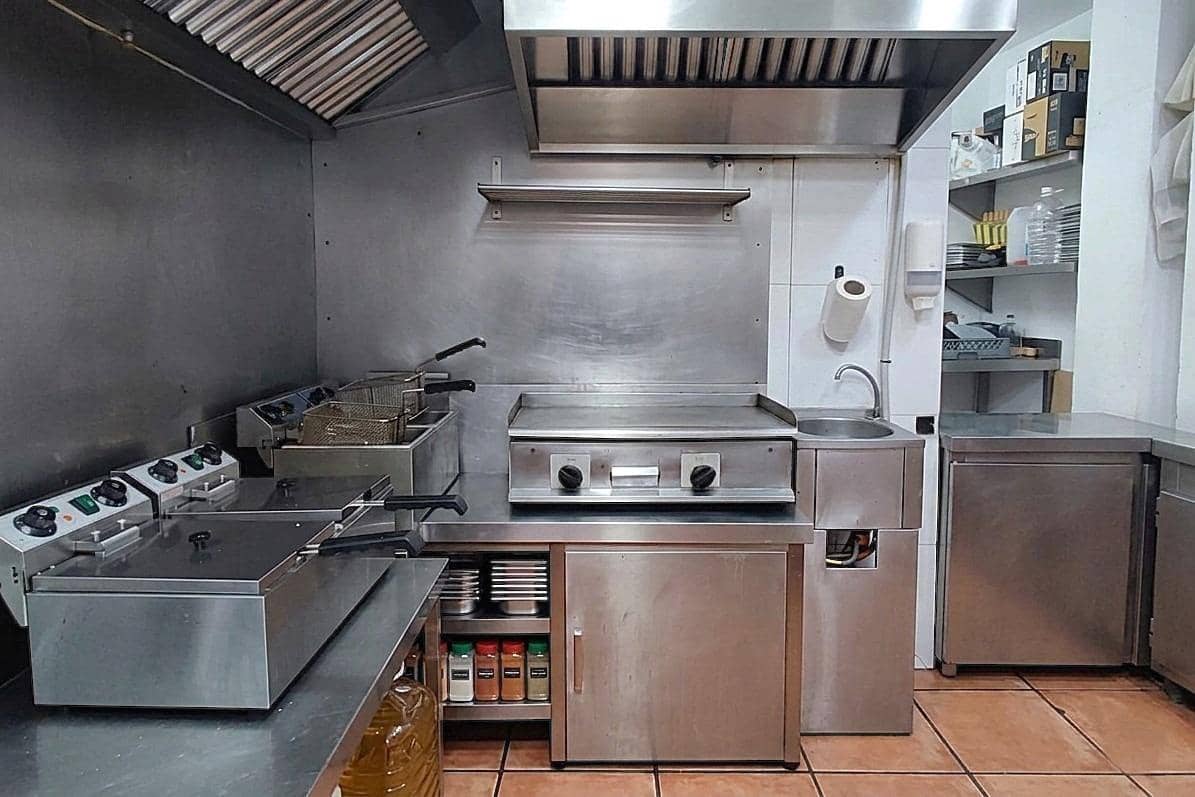 Erhverv til leje i Valencia by - € 1.400 (Ref: 9797235)