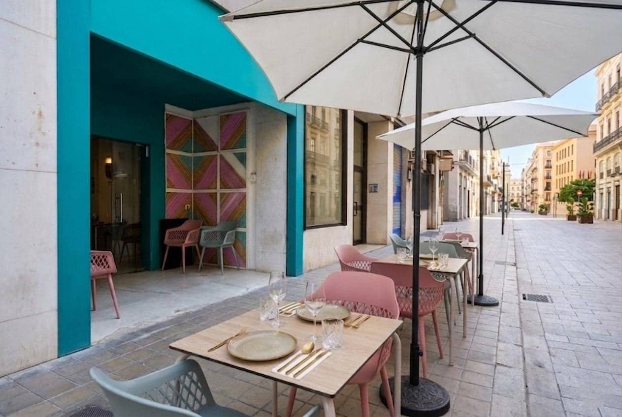 Commercial for rent in Valencia city - € 1,400 (Ref: 9797235)