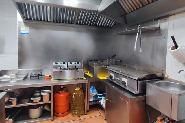 Kommersiell til leie i El Carme, Valencia by - € 1 400 (Ref: 9797235)