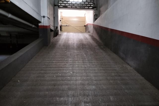 Autotalli vuokrattavana paikassa Russafa, Valencia kaupunki - 120 € (Ref: 9820618)