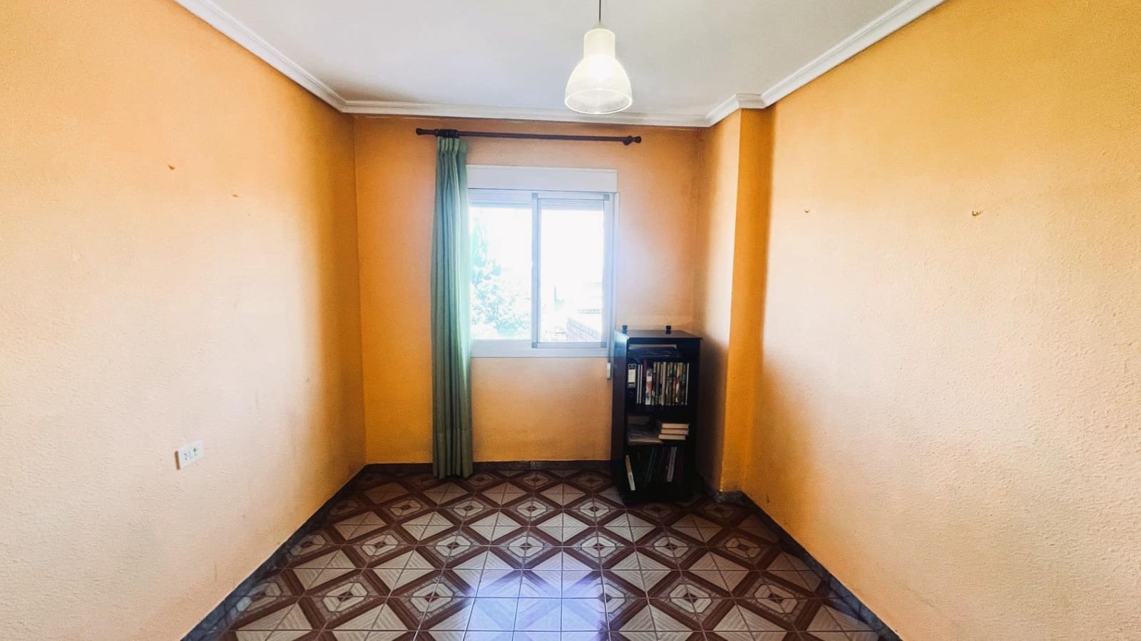 5 bedroom Flat for sale in Almassora / Almazora - € 104,000 (Ref: 9890497)