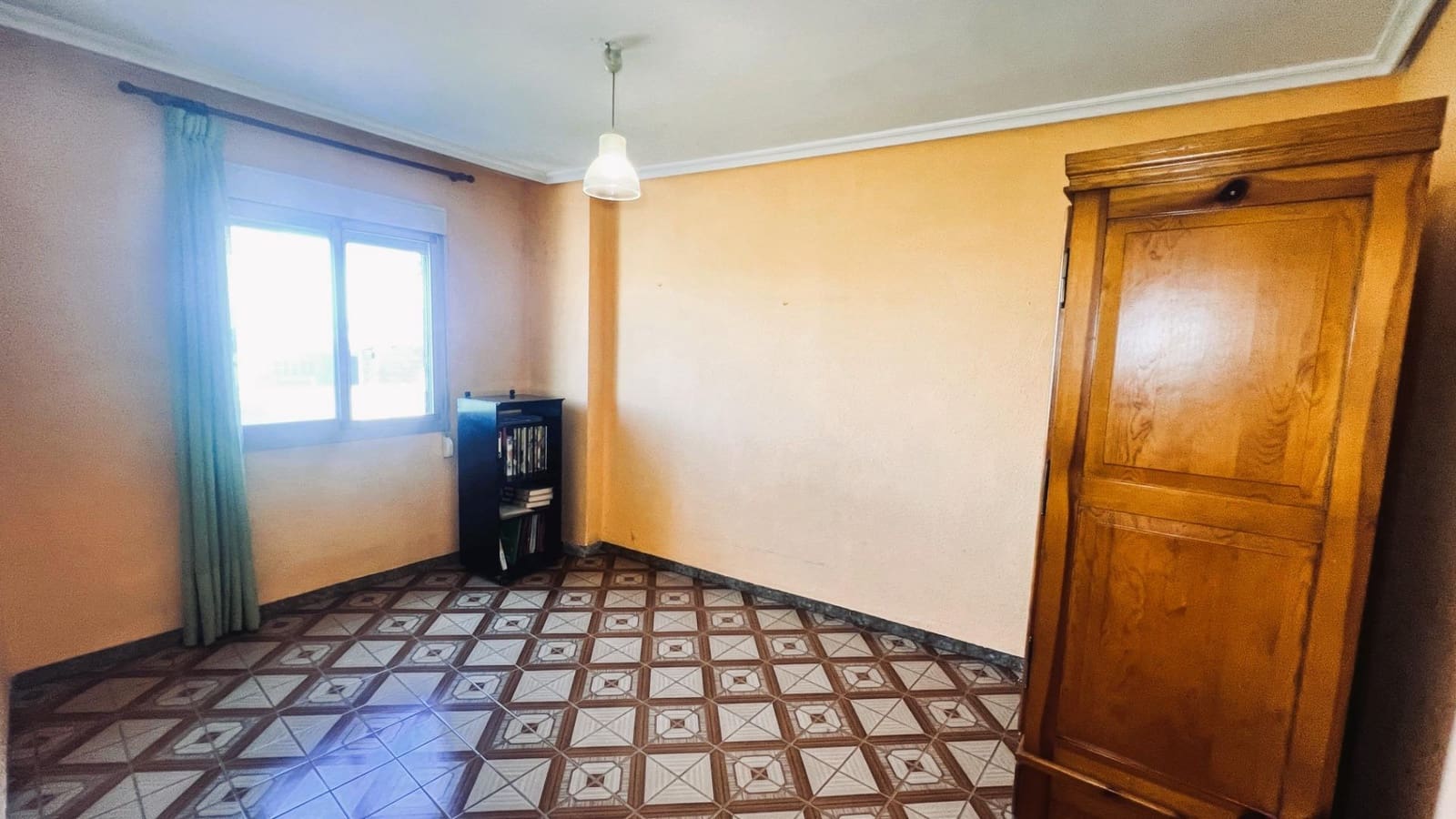5 bedroom Flat for sale in Almassora / Almazora - € 104,000 (Ref: 9890497)
