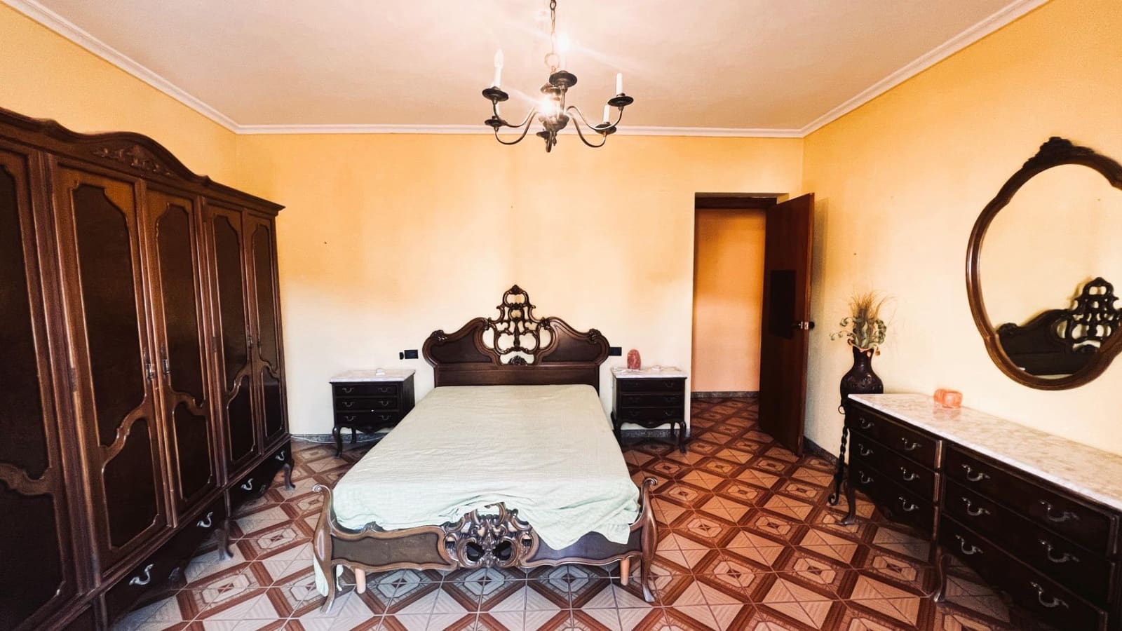 5 bedroom Flat for sale in Almassora / Almazora - € 104,000 (Ref: 9890497)