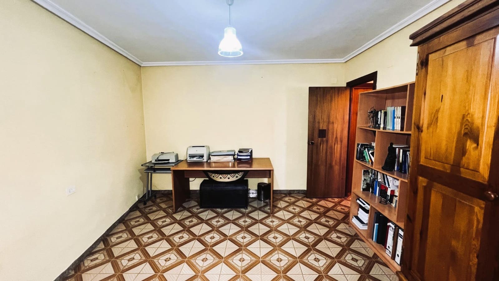 5 bedroom Flat for sale in Almassora / Almazora - € 104,000 (Ref: 9890497)