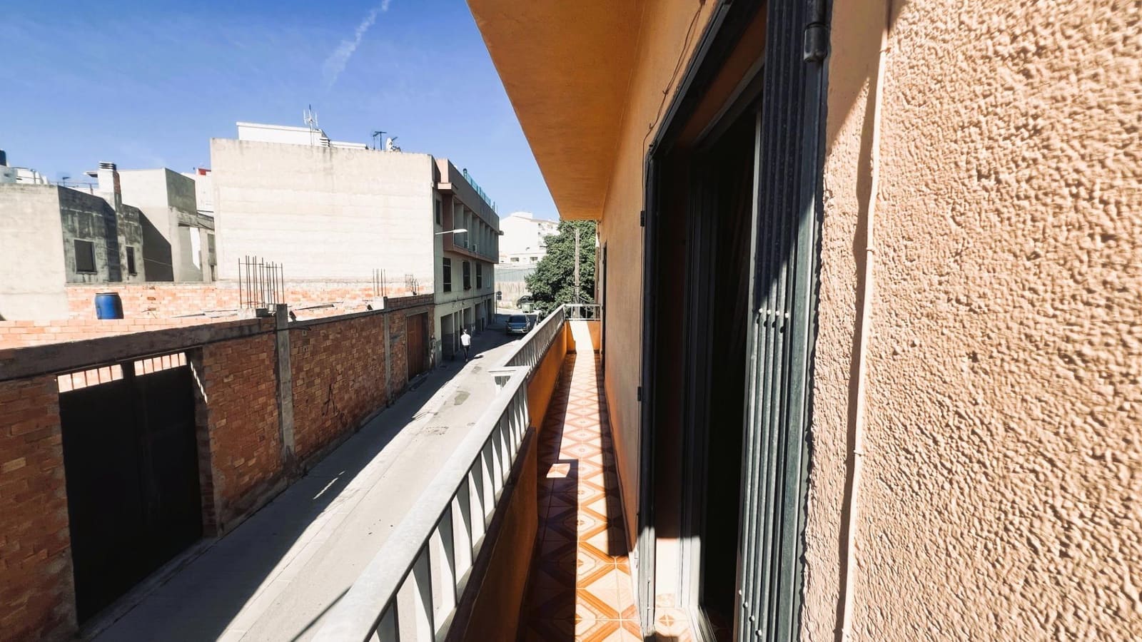5 bedroom Flat for sale in Almassora / Almazora - € 104,000 (Ref: 9890497)