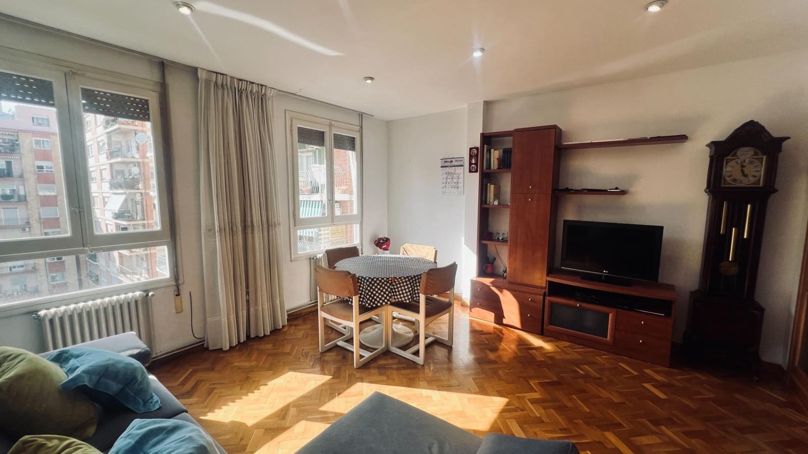 5 soveværelse Lejlighed til salg i Castello de la Plana - € 242.000 (Ref: 9894000)