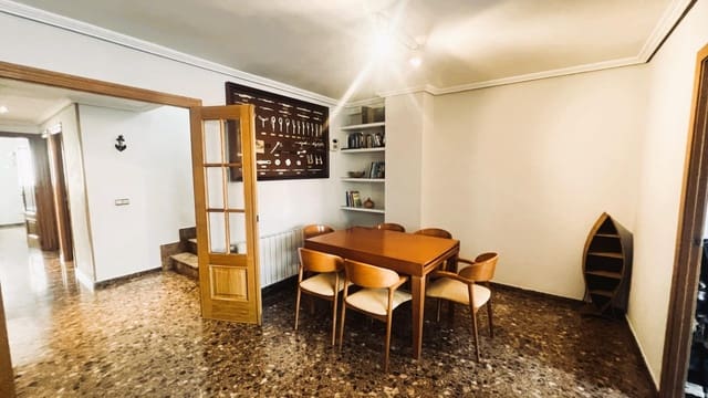 4 soveværelse Penthouse til salg i Sur, Castelló de la Plana - € 300.000 (Ref: 9920539)