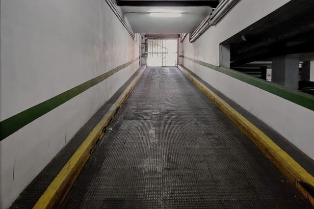 Garage for sale in Albors, Valencia city - € 27,500 (Ref: 9940069)