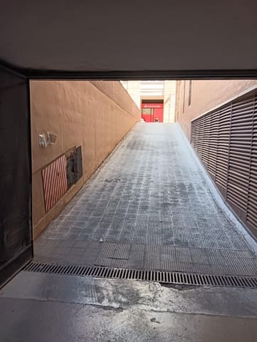 Garasje til salgs i Ciutat de les Arts i de les Ciencies, Valencia by - € 29 900 (Ref: 9948011)