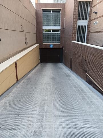 Garasje til salgs i Ciutat de les Arts i de les Ciencies, Valencia by - € 29 900 (Ref: 9948011)
