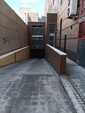 Garasje til salgs i Ciutat de les Arts i de les Ciencies, Valencia by - € 29 900 (Ref: 9948011)