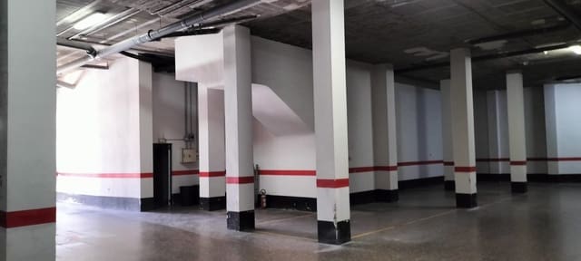 Komercyjne na sprzedaż w Castelló de la Plana z garażem - 450 000 € (Ref: 9958068)