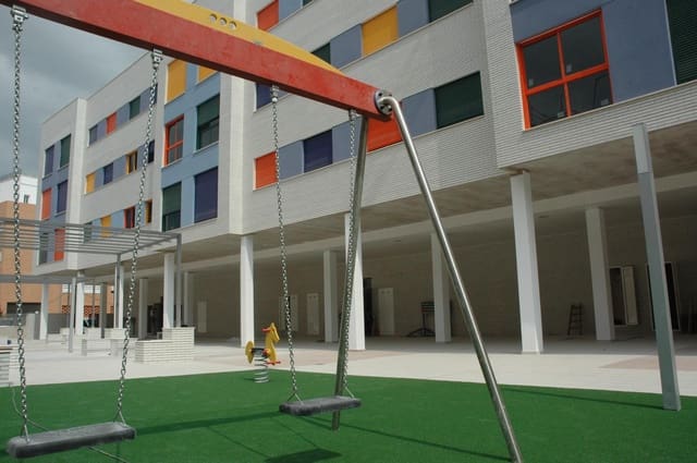 3 soveværelse Lejlighed til leje i Castelló de la Plana med garage - € 895 (Ref: 9959865)