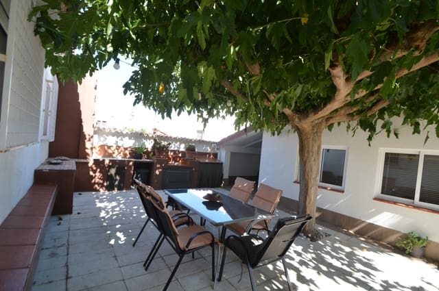 4 Zimmer Villa zu verkaufen in Vinaròs mit Garage - 399.000 € (Ref: 10035705)