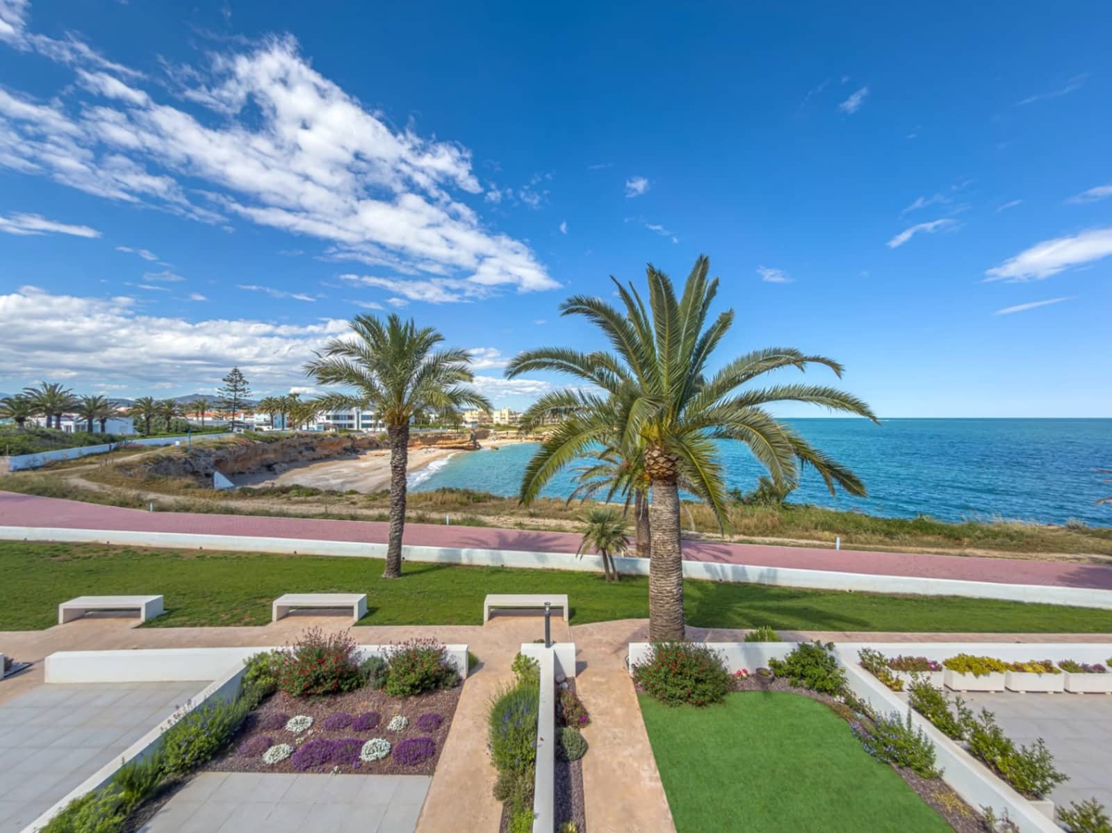 3 bedroom Villa for sale in Vinaros with pool garage - € 399,000 (Ref: 10183470)