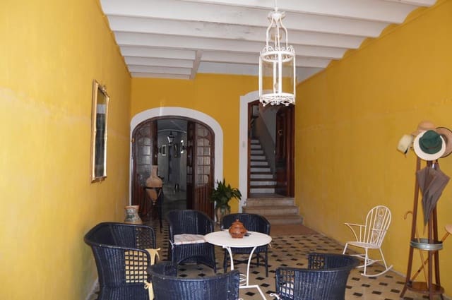 8 bedroom Townhouse for sale in Benicarló with garage - € 750,000 (Ref: 3387522)