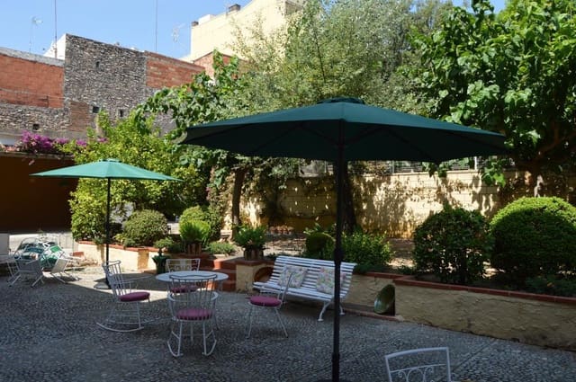 8 bedroom Townhouse for sale in Benicarló with garage - € 750,000 (Ref: 3387522)