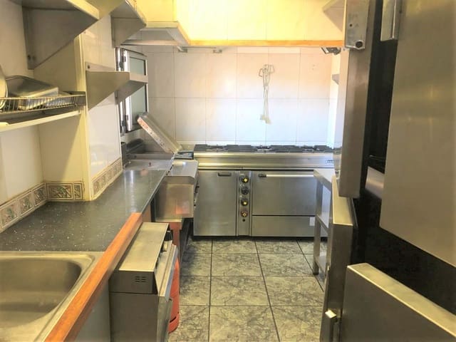 Kaupallinen myytävänä paikassa Vinaròs - 155 000 € (Ref: 4915013)