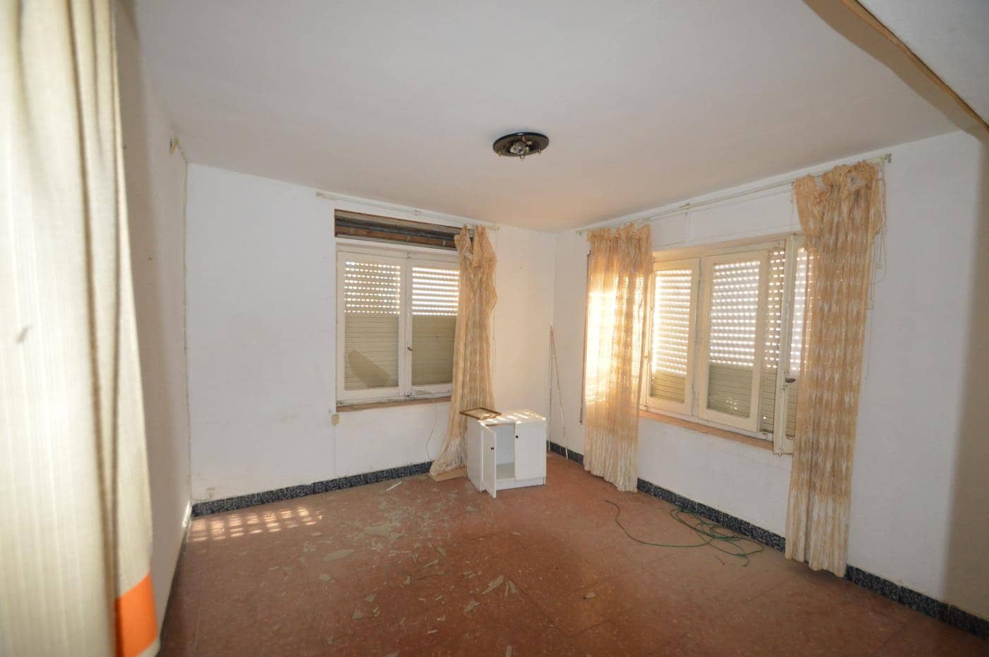 10 soveværelse Byhus til salg i Rossell - € 90.000 (Ref: 4994265)