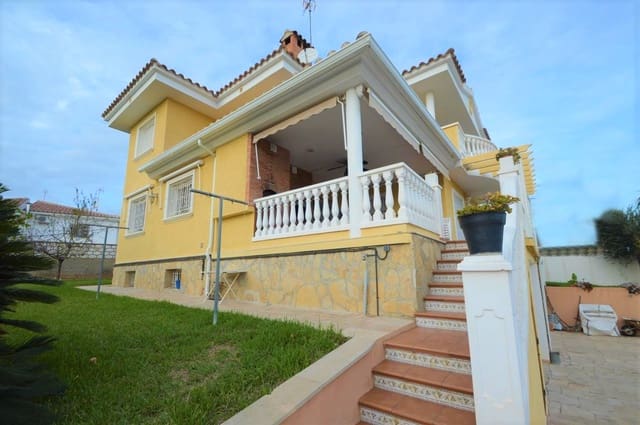 4 makuuhuone Huvila myytävänä paikassa Vinaròs mukana uima-altaan 
autotalli - 700 000 € (Ref: 7255330)