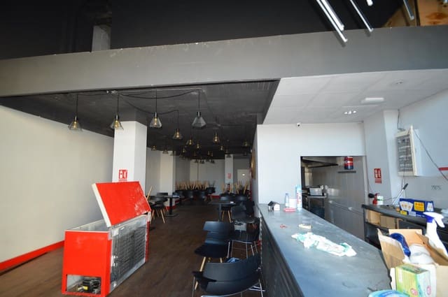 Commercial for sale in Vinaròs - € 230,000 (Ref: 7305304)