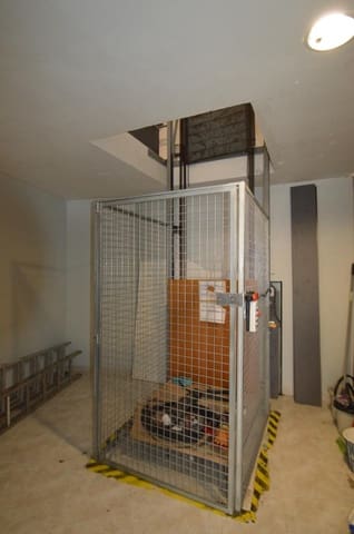 Commercial for sale in Vinaròs - € 230,000 (Ref: 8131197)