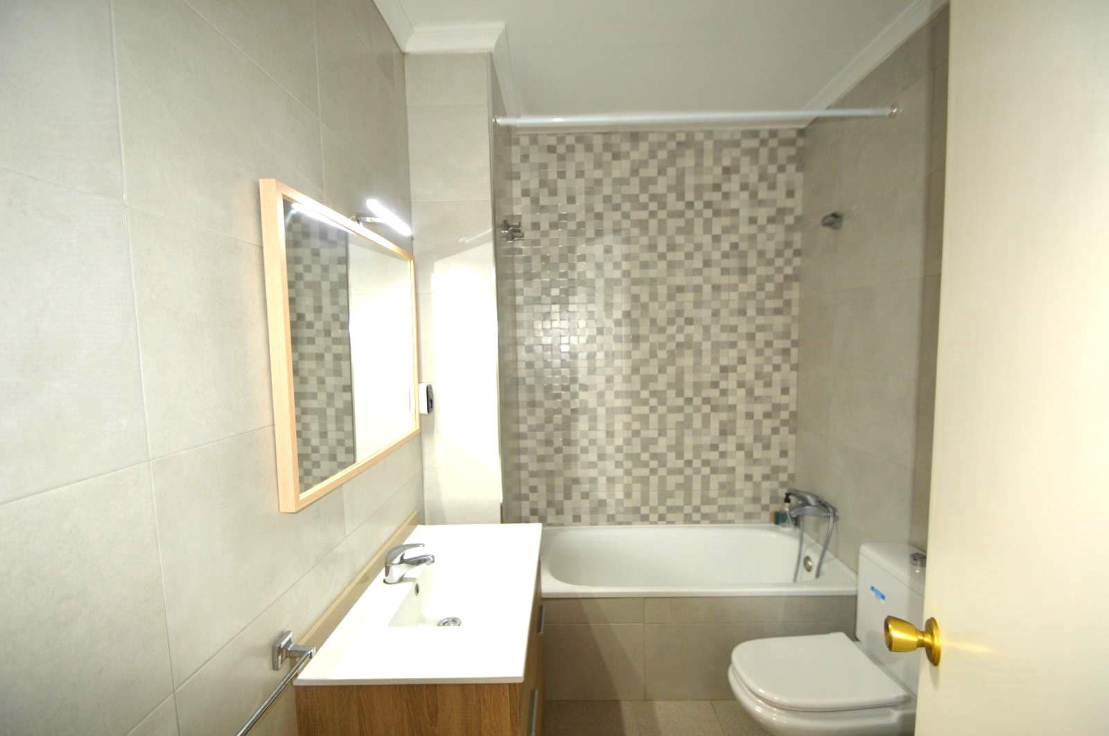 3 bedroom Apartment for rent in Vinaros with garage - € 650 (Ref: 8160704)
