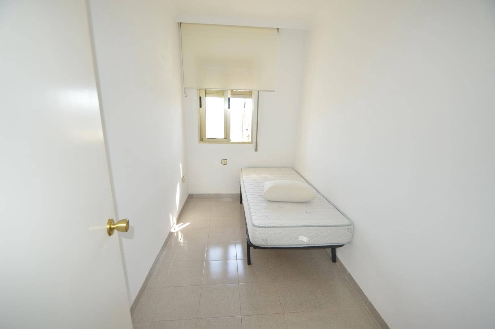 3 bedroom Apartment for rent in Vinaros with garage - € 650 (Ref: 8160704)