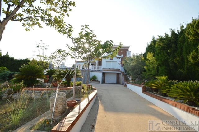 4 chambre Villa/Maison à vendre à Vinaròs avec piscine garage - 600 000 € (Ref: 8468372)