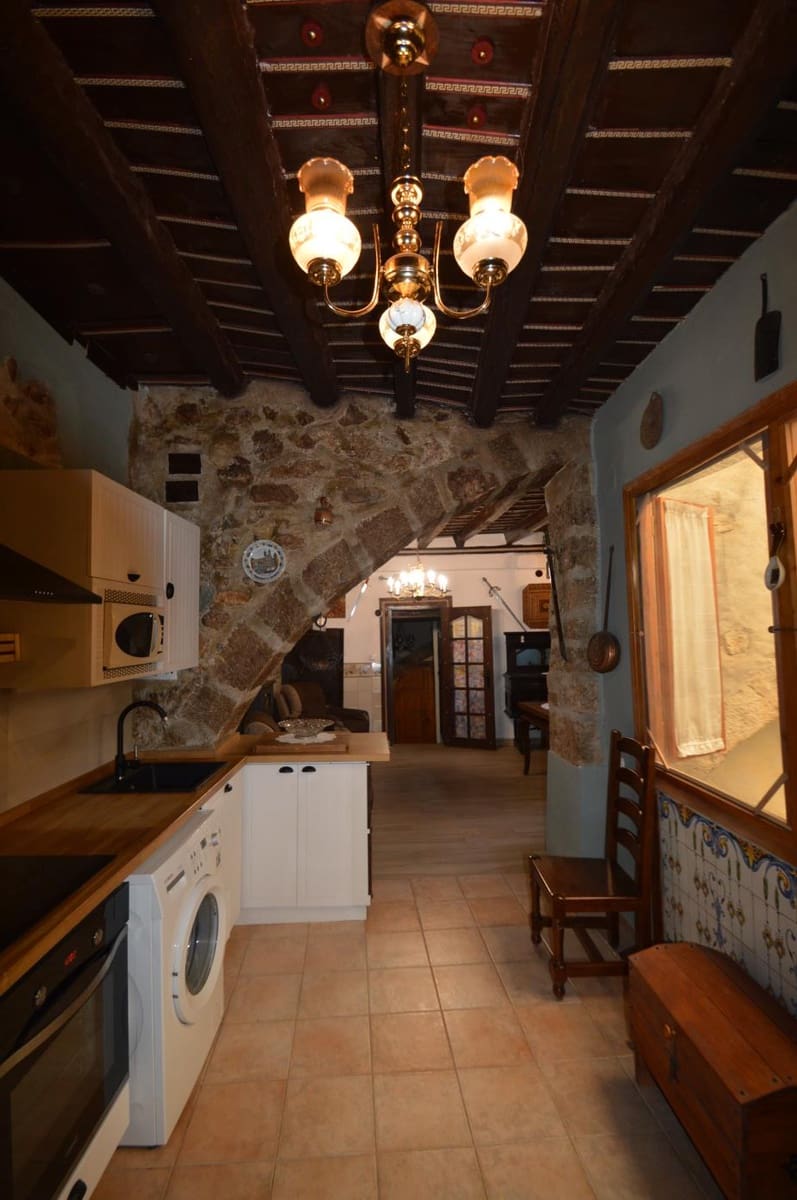 4 soveværelse Byhus til salg i Sant Mateu med garage - € 490.000 (Ref: 8524445)