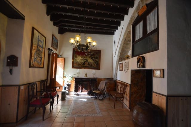 4 bedroom Townhouse for sale in Sant Mateu with garage - € 490,000 (Ref: 8524445)