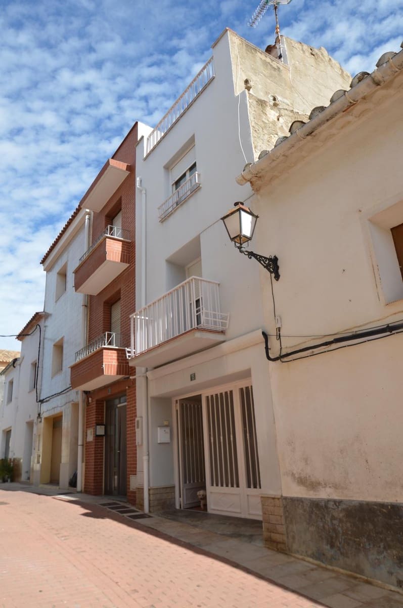 4 soveværelse Byhus til salg i Les Coves de Vinroma med garage - € 129.000 (Ref: 8620457)