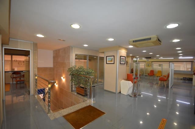 4 bedroom Commercial for sale in Vinaròs - € 375,000 (Ref: 8697470)