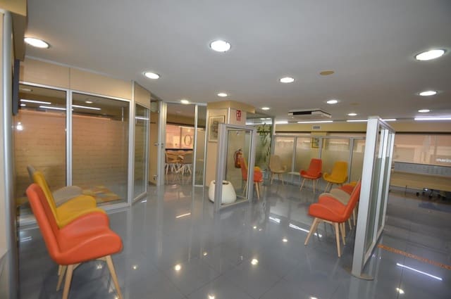 4 bedroom Commercial for sale in Vinaròs - € 375,000 (Ref: 8697470)