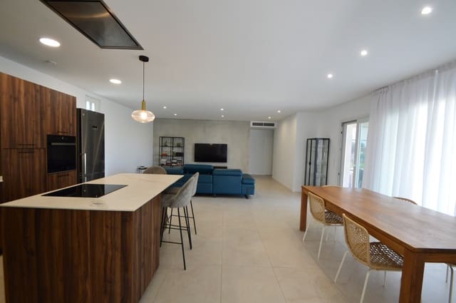 4 slaapkamer Villa te koop in Vinaròs met zwembad garage - € 545.000 (Ref: 9103566)