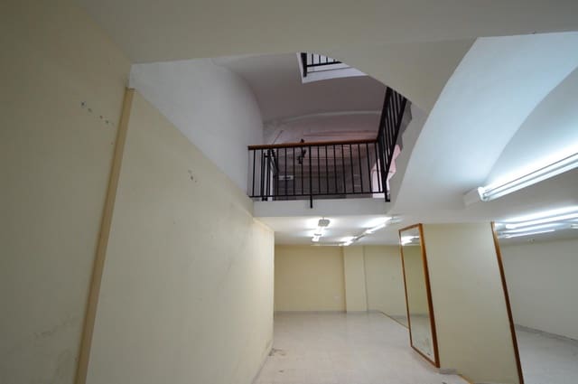 Commercial for sale in Vinaròs - € 230,000 (Ref: 9109582)