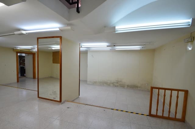 Commercial for sale in Vinaròs - € 230,000 (Ref: 9109582)