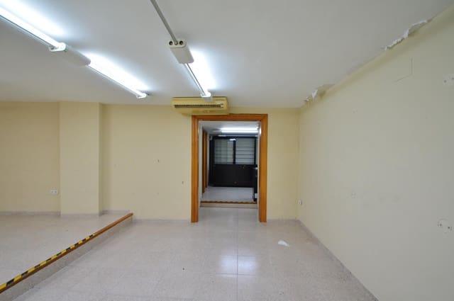 Commercial for sale in Vinaròs - € 230,000 (Ref: 9109582)