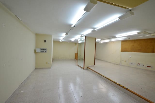 Commercial for sale in Vinaròs - € 230,000 (Ref: 9109582)